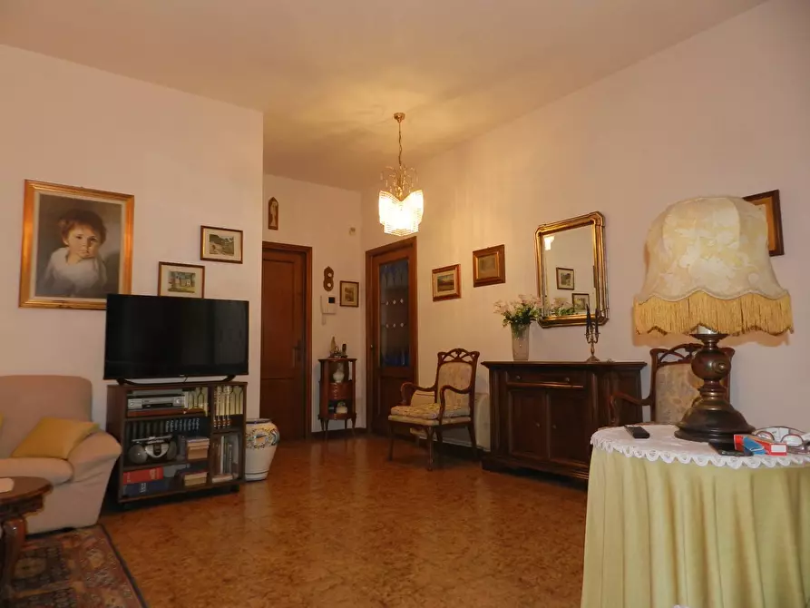 Immagine 57 di Villa in vendita  a Lucca