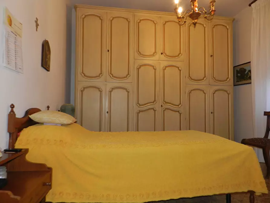 Immagine 65 di Villa in vendita  a Lucca