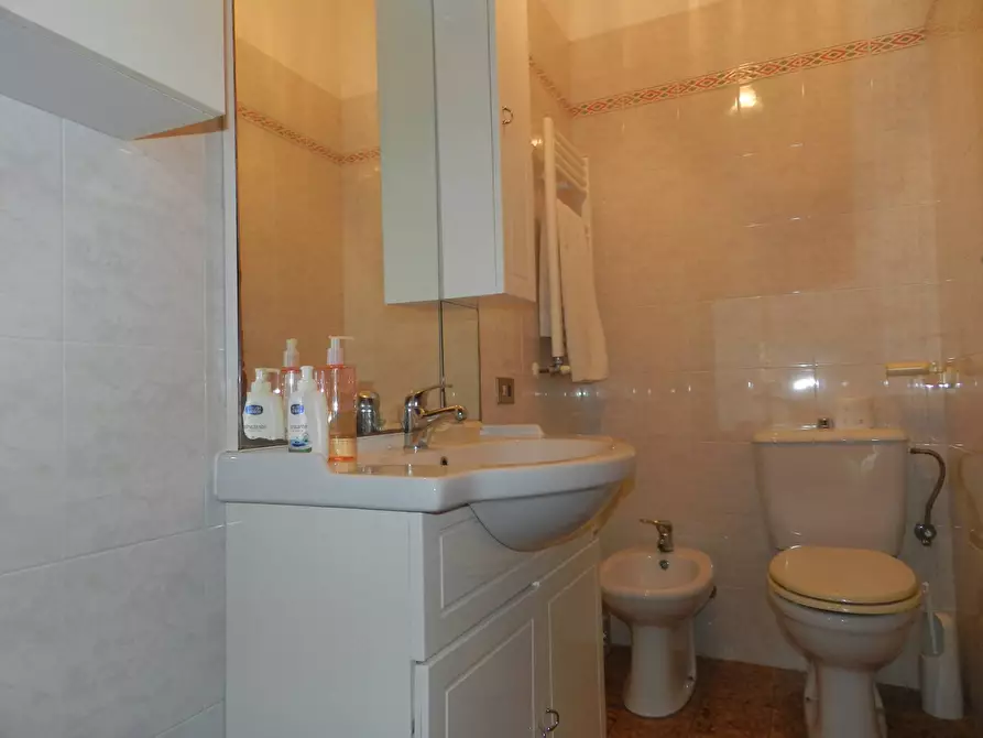 Immagine 67 di Villa in vendita  a Lucca