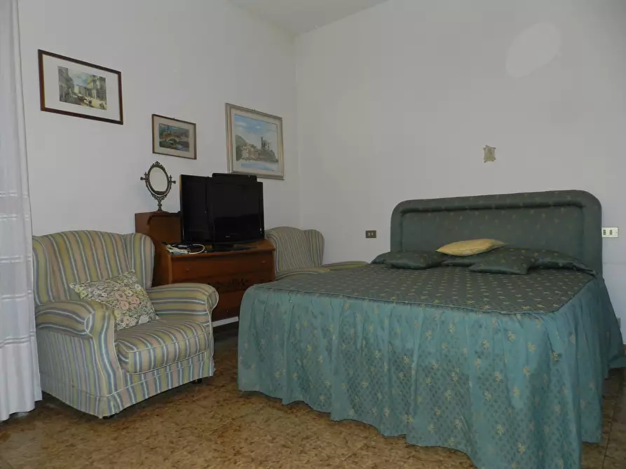 Immagine 70 di Villa in vendita  a Lucca