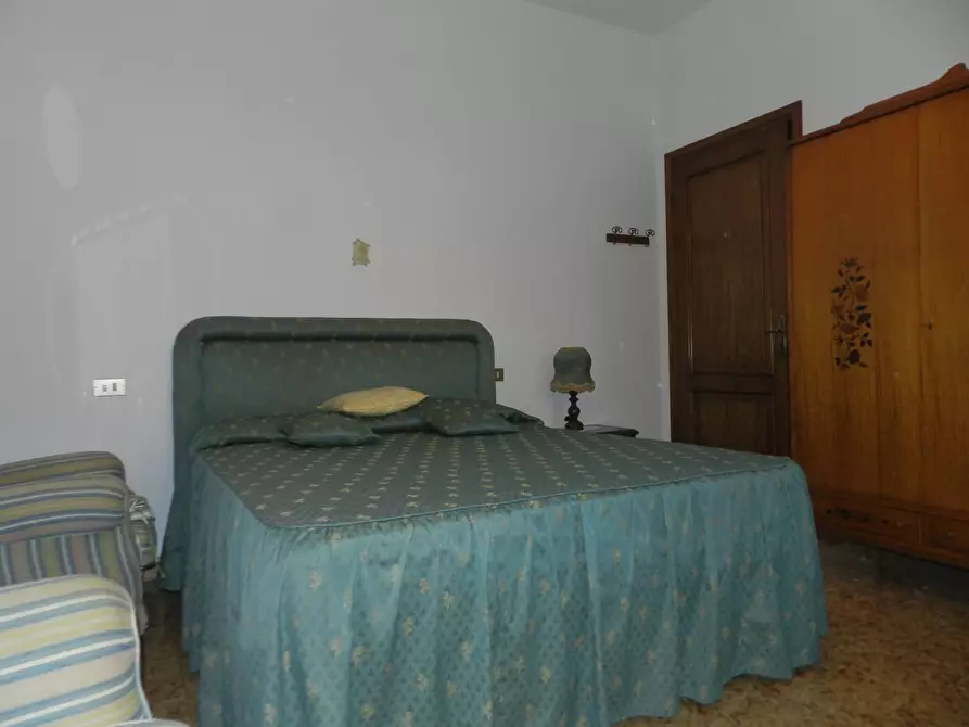 Immagine 71 di Villa in vendita  a Lucca