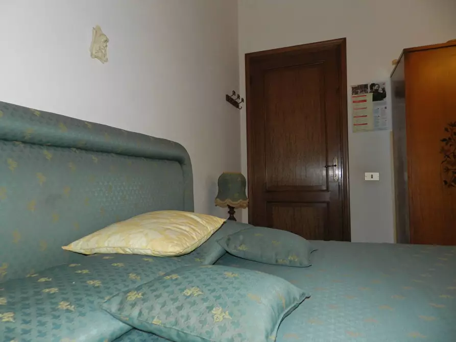 Immagine 72 di Villa in vendita  a Lucca