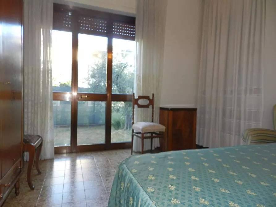 Immagine 73 di Villa in vendita  a Lucca