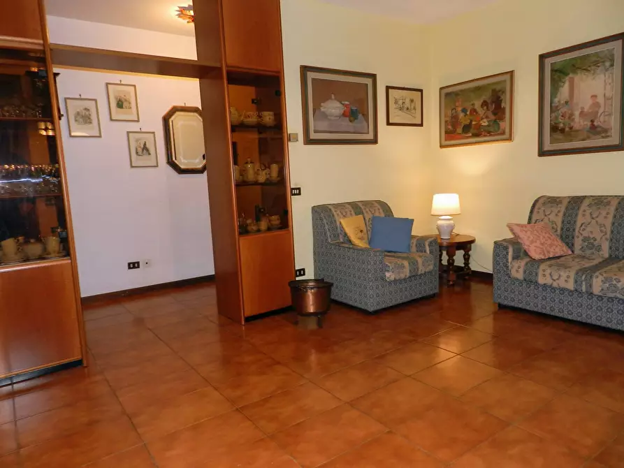 Immagine 9 di Appartamento in vendita  a Lucca