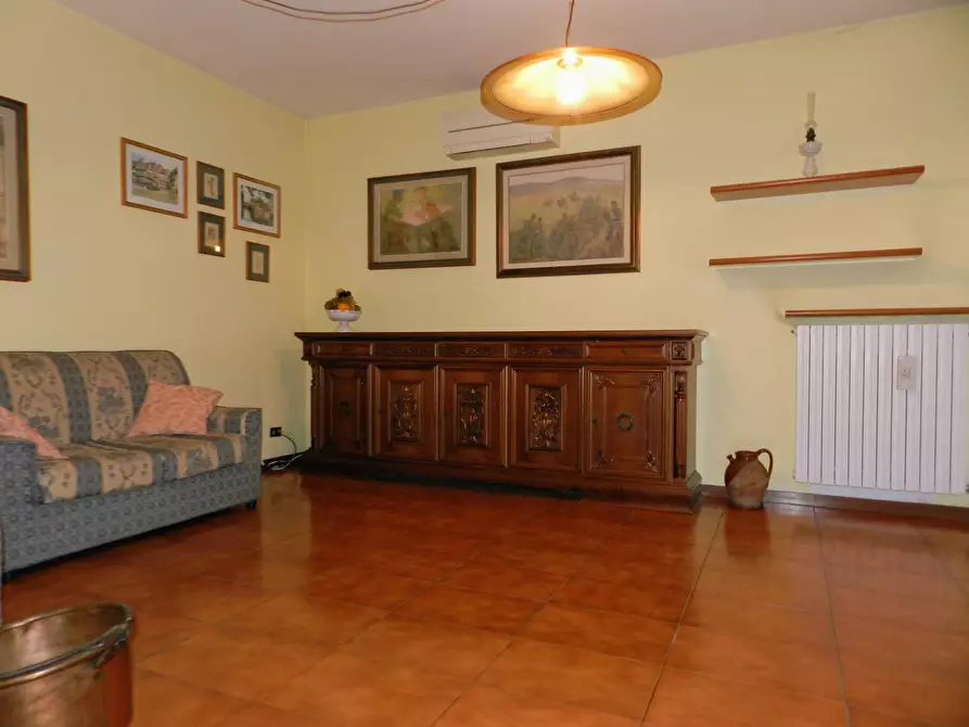 Immagine 10 di Appartamento in vendita  a Lucca