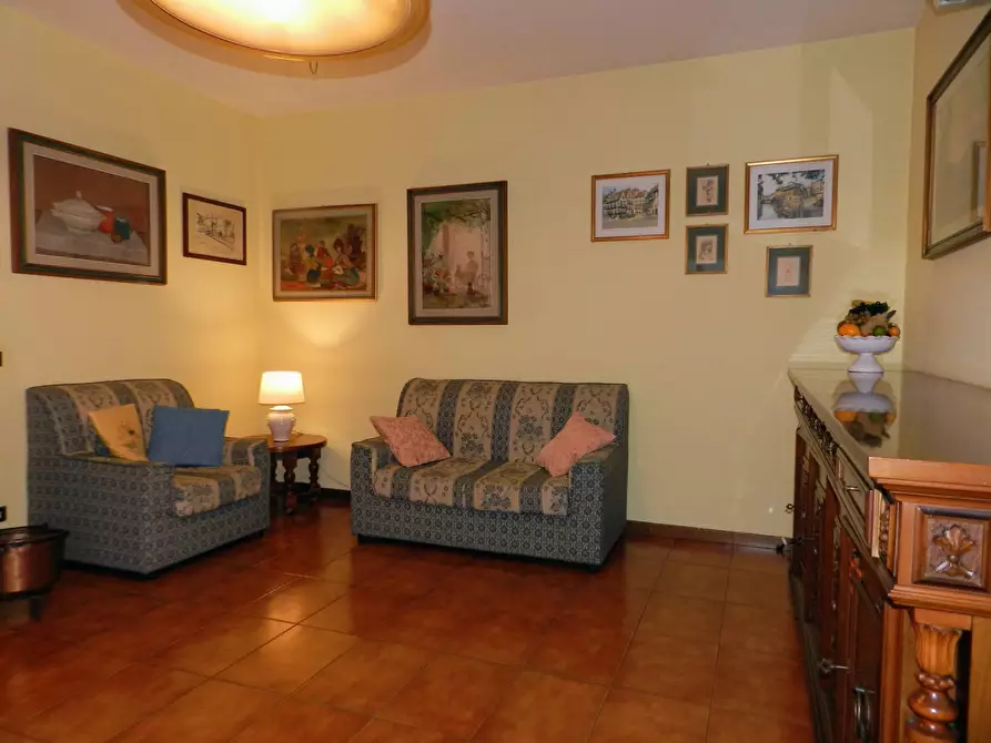 Immagine 13 di Appartamento in vendita  a Lucca