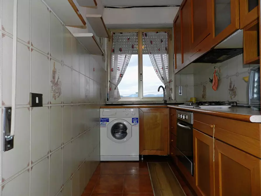 Immagine 17 di Appartamento in vendita  a Lucca