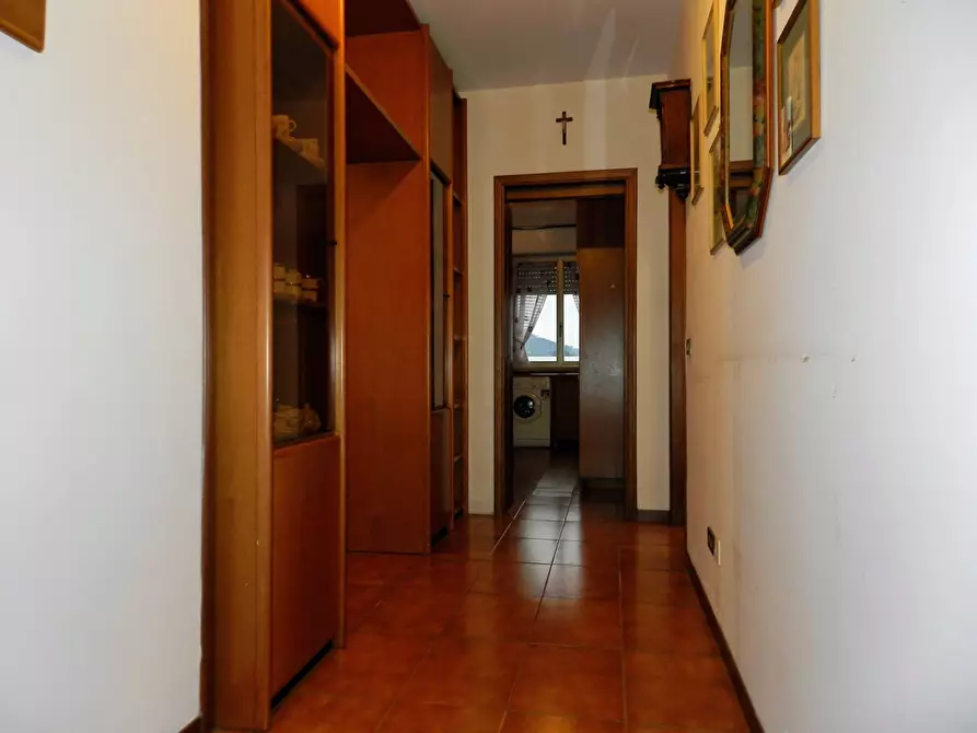 Immagine 18 di Appartamento in vendita  a Lucca