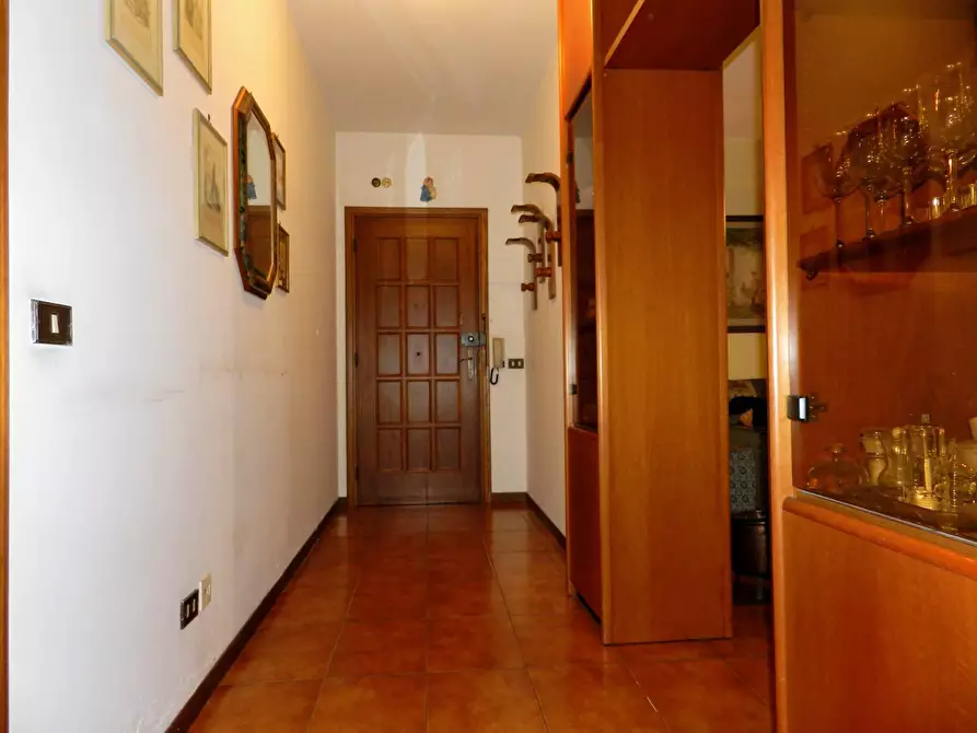 Immagine 19 di Appartamento in vendita  a Lucca