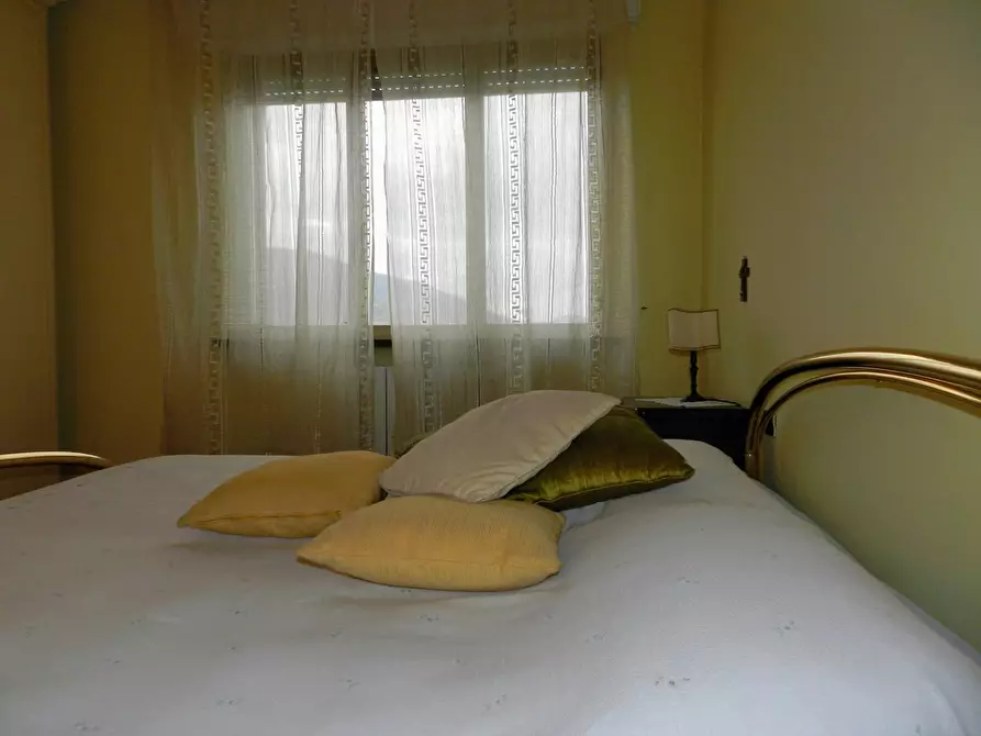 Immagine 26 di Appartamento in vendita  a Lucca