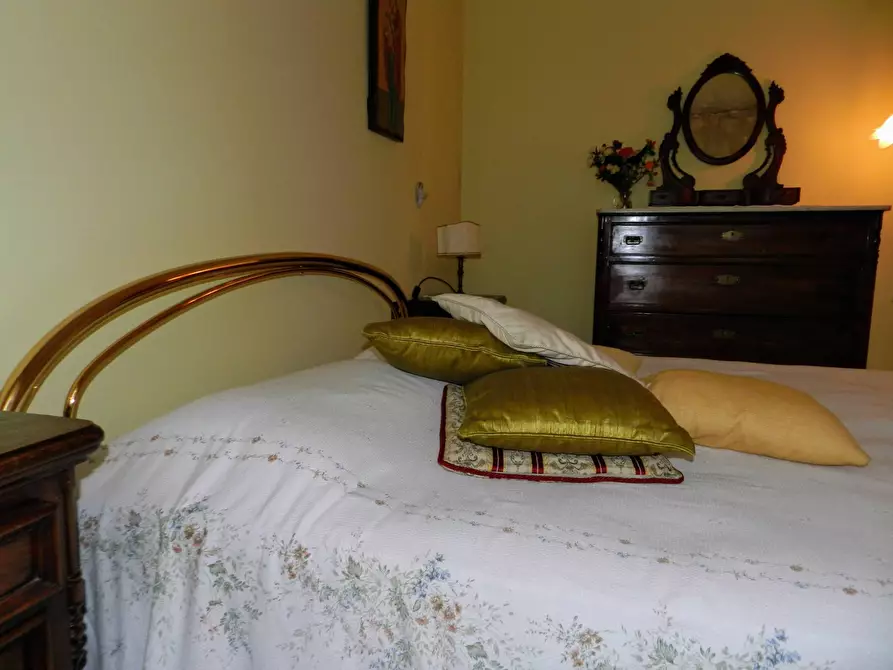 Immagine 27 di Appartamento in vendita  a Lucca