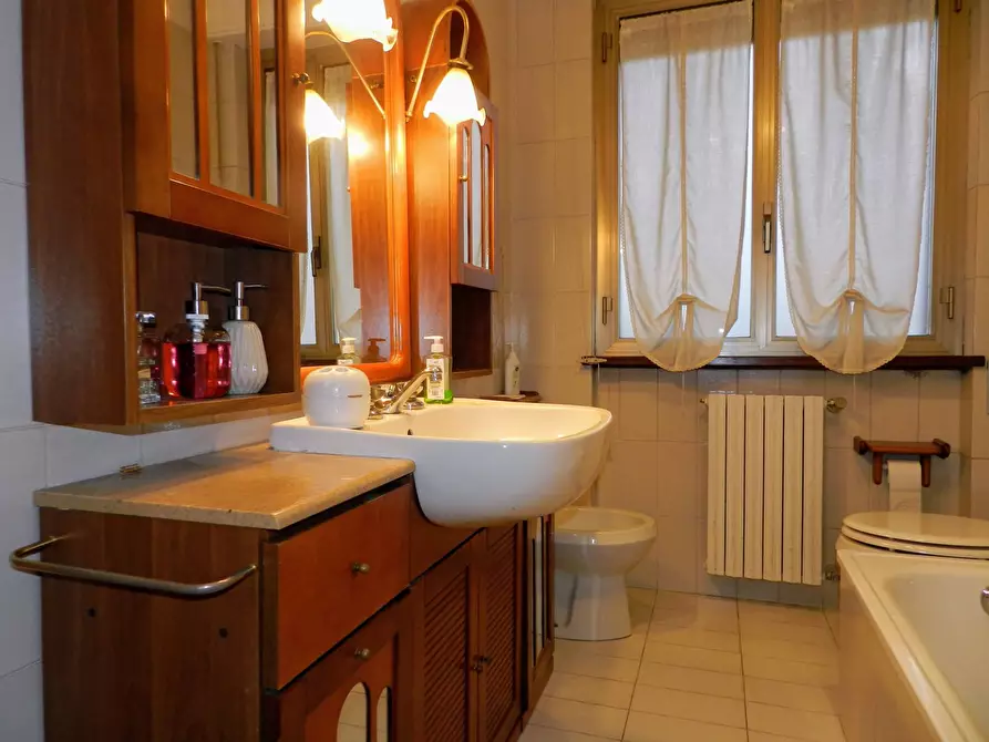 Immagine 31 di Appartamento in vendita  a Lucca