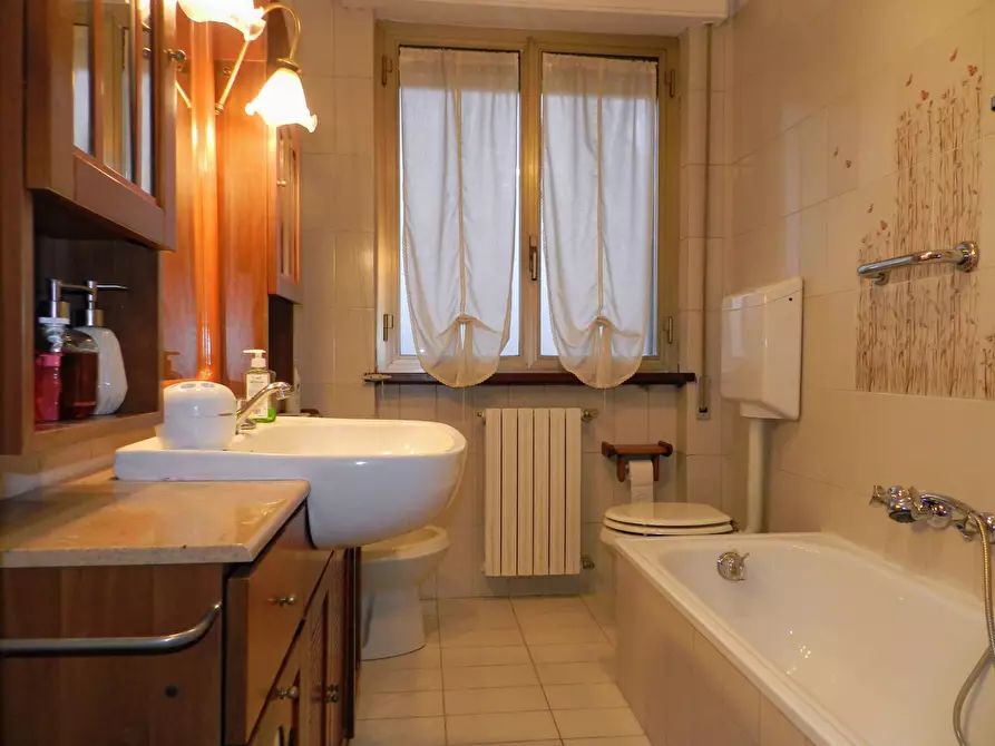 Immagine 32 di Appartamento in vendita  a Lucca