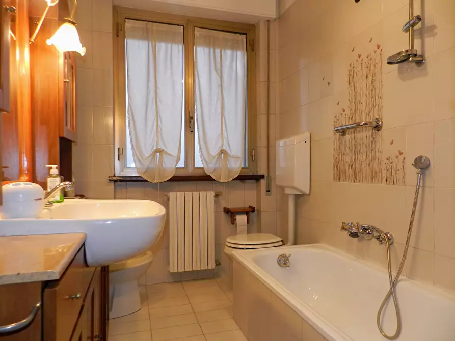 Immagine 33 di Appartamento in vendita  a Lucca