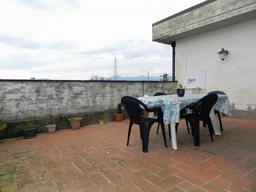 Immagine 7 di Appartamento in vendita  a Lucca