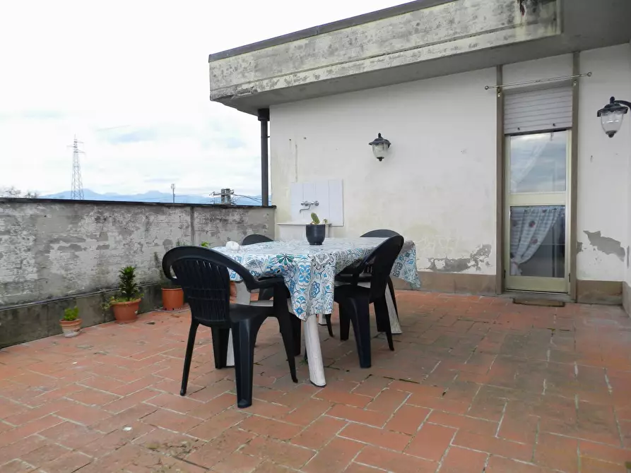 Immagine 8 di Appartamento in vendita  a Lucca