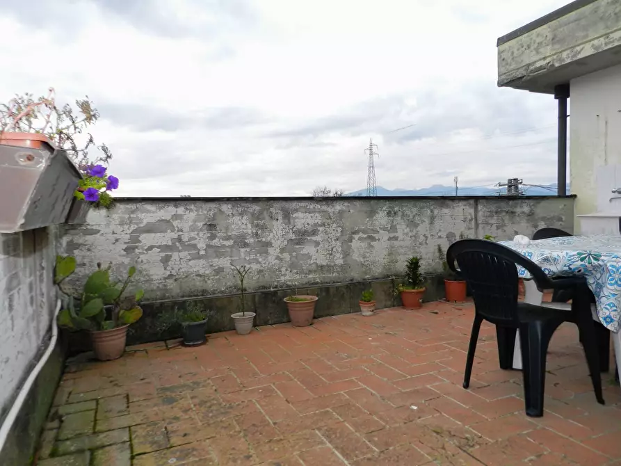 Immagine 6 di Appartamento in vendita  a Lucca