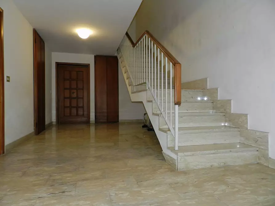 Immagine 37 di Appartamento in vendita  a Lucca