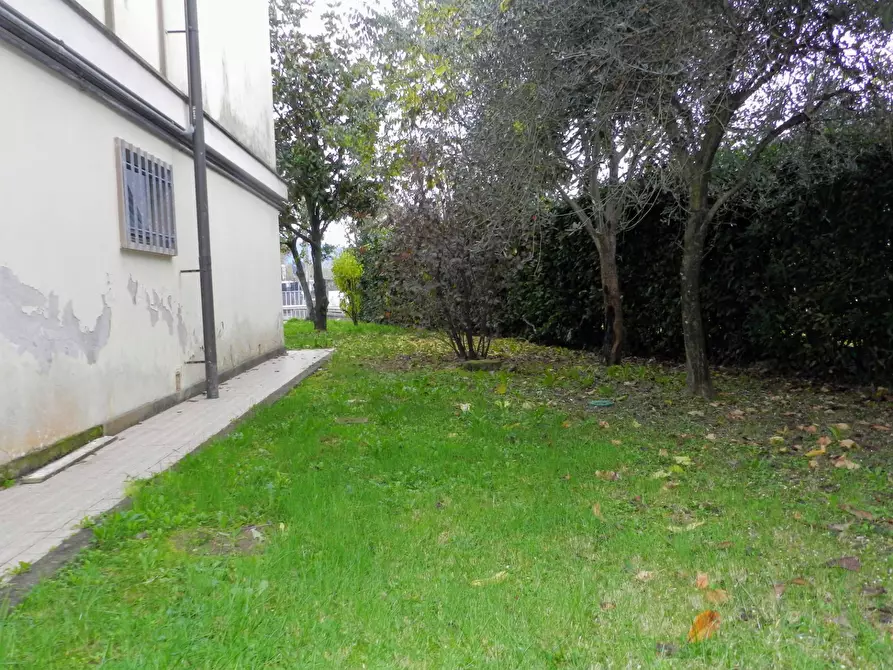 Immagine 43 di Appartamento in vendita  a Lucca