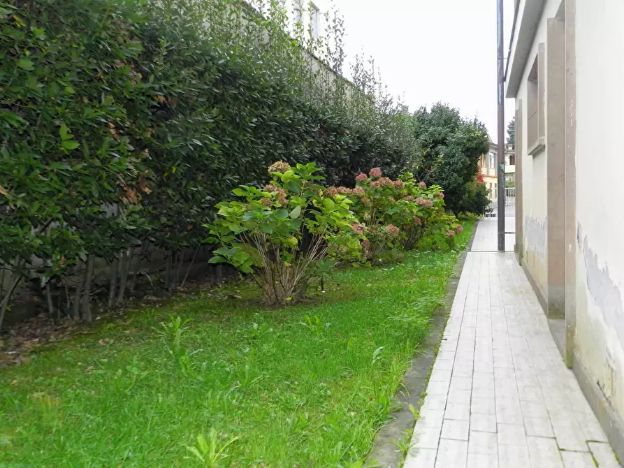 Immagine 44 di Appartamento in vendita  a Lucca