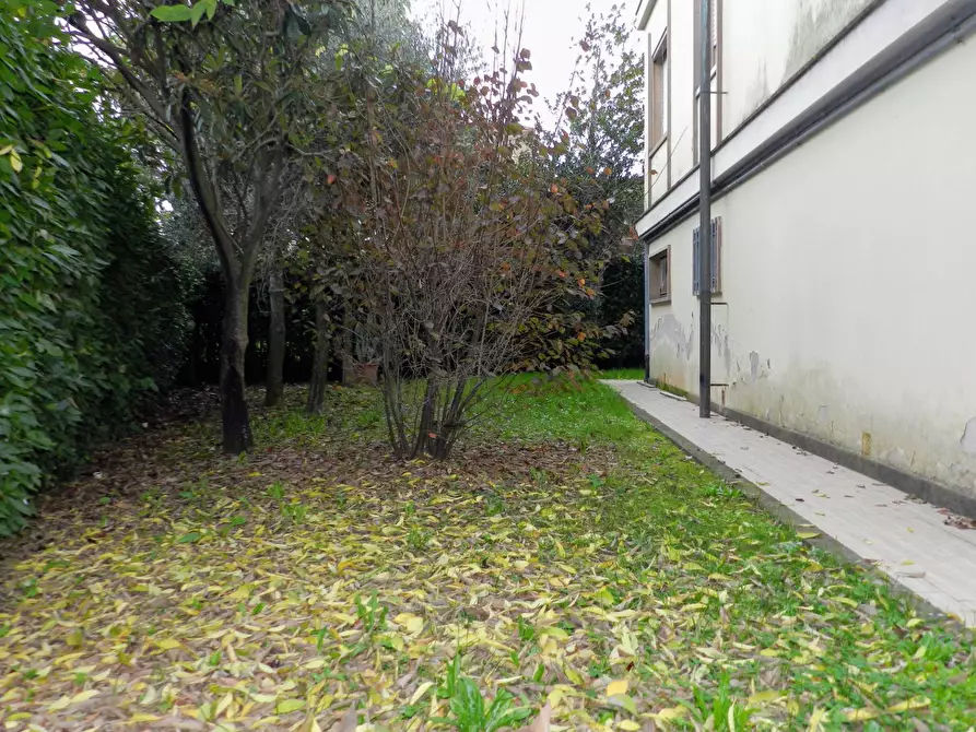 Immagine 45 di Appartamento in vendita  a Lucca