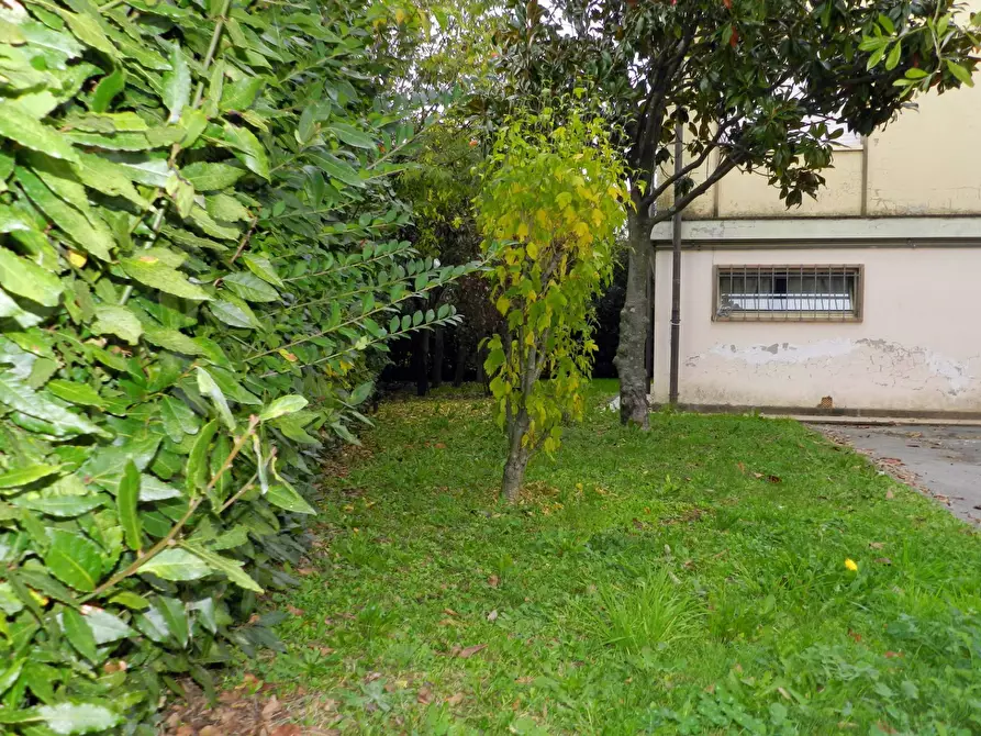 Immagine 46 di Appartamento in vendita  a Lucca