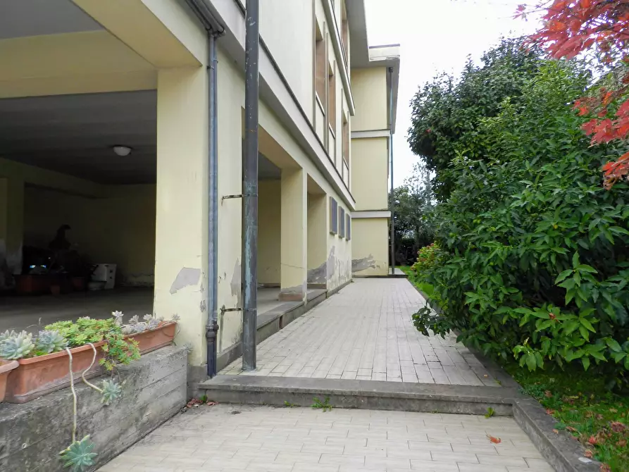 Immagine 48 di Appartamento in vendita  a Lucca