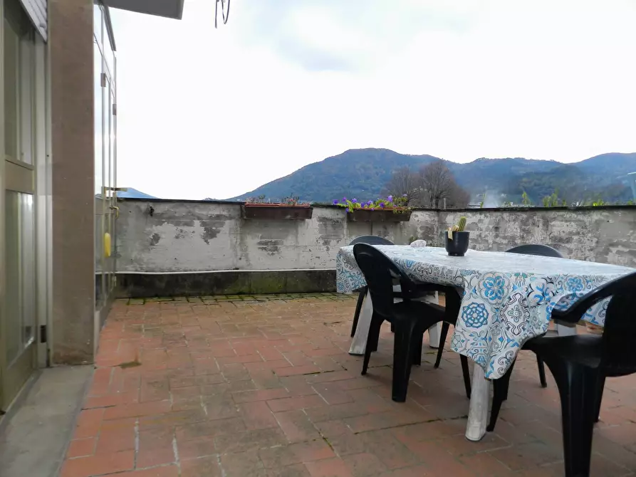 Immagine 5 di Appartamento in vendita  a Lucca