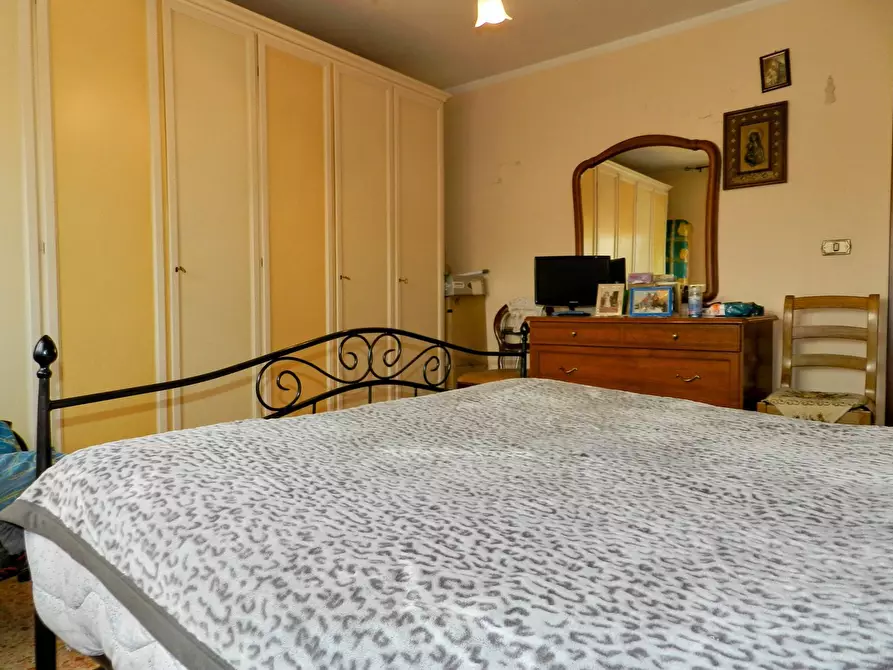 Immagine 13 di Villa in vendita  a Lucca