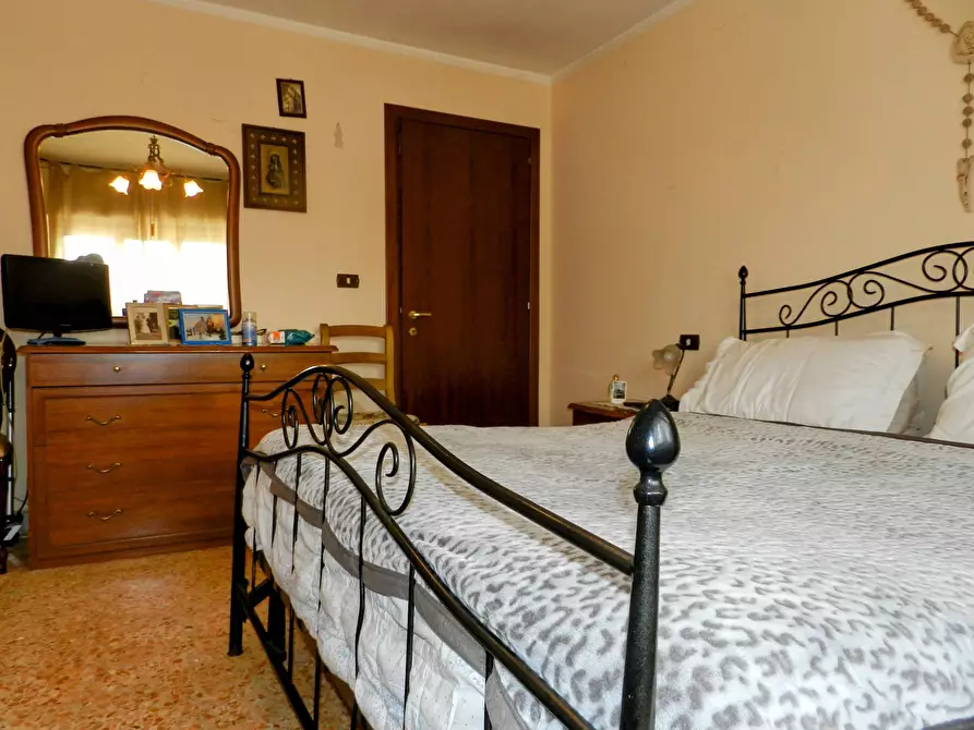 Immagine 15 di Villa in vendita  a Lucca