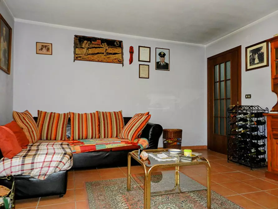 Immagine 6 di Villa in vendita  a Lucca