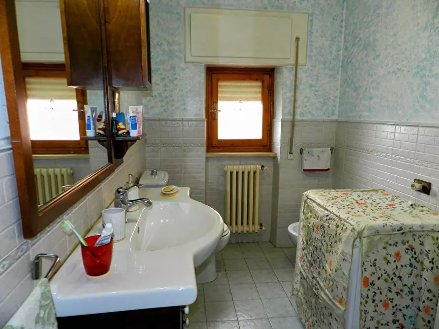 Immagine 20 di Villa in vendita  a Lucca