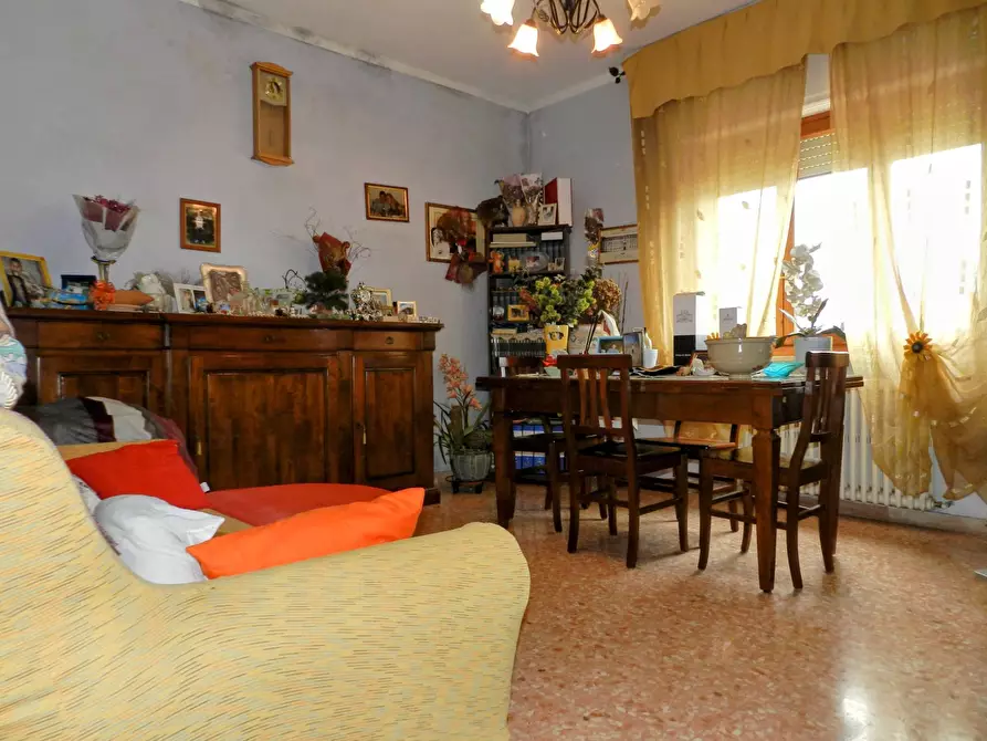 Immagine 2 di Villa in vendita  a Lucca
