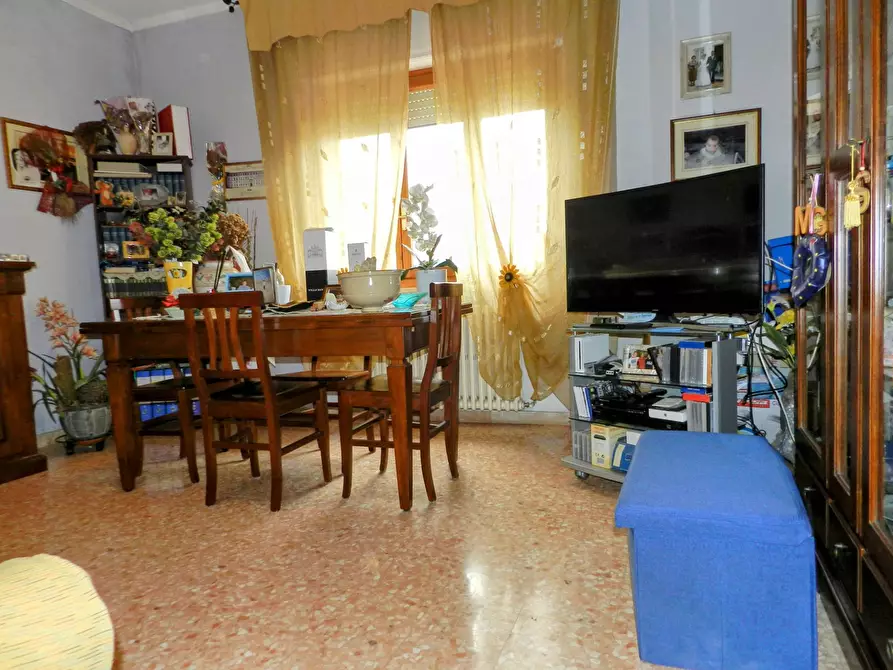 Immagine 3 di Villa in vendita  a Lucca