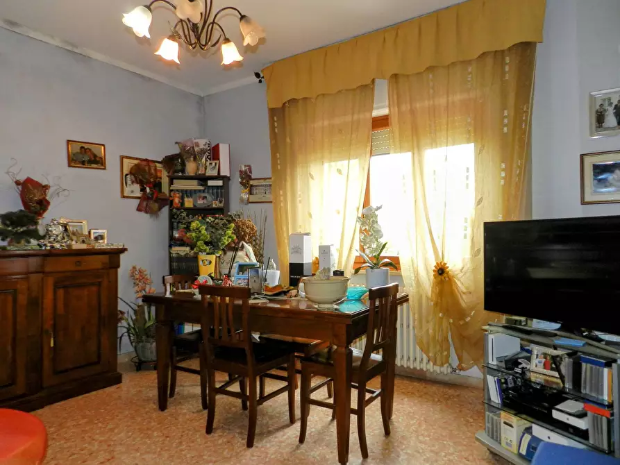 Immagine 4 di Villa in vendita  a Lucca