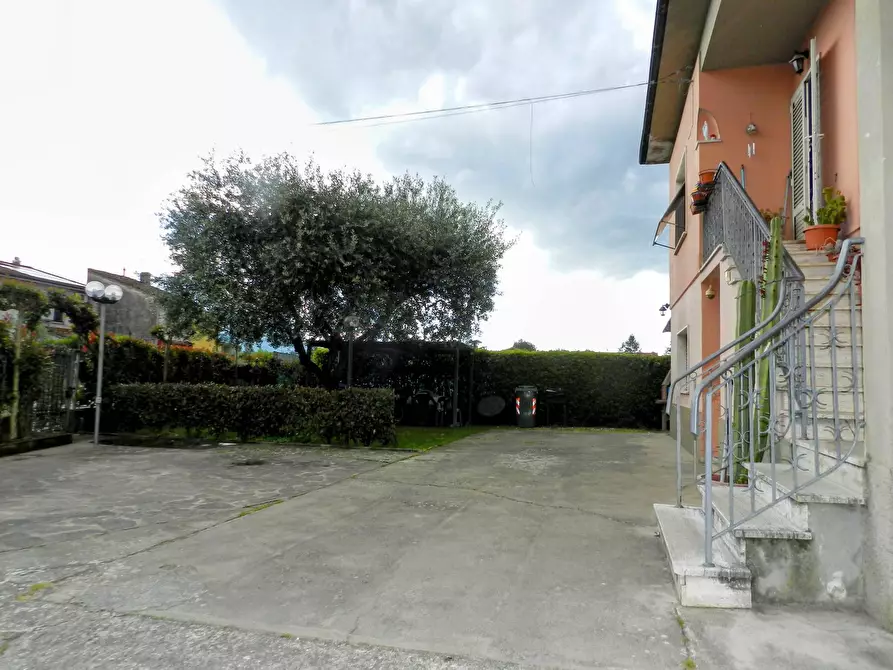 Immagine 37 di Villa in vendita  a Lucca