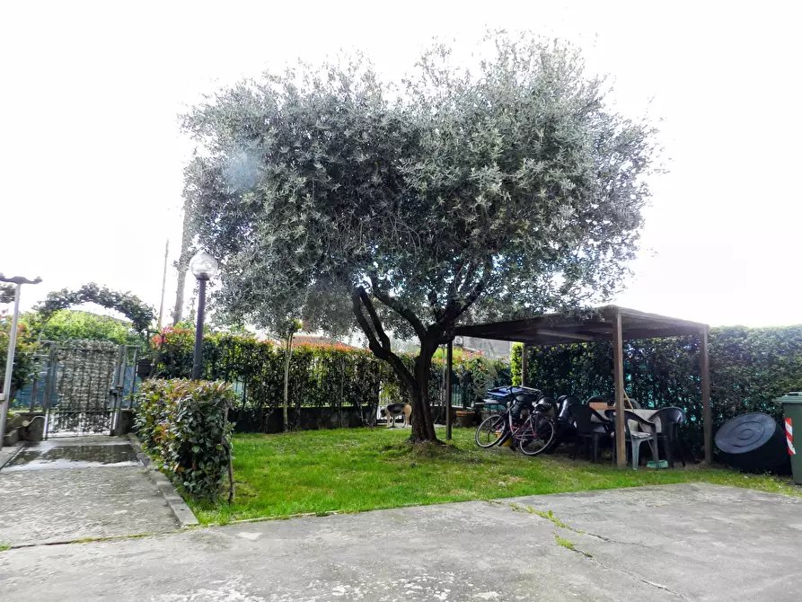 Immagine 40 di Villa in vendita  a Lucca