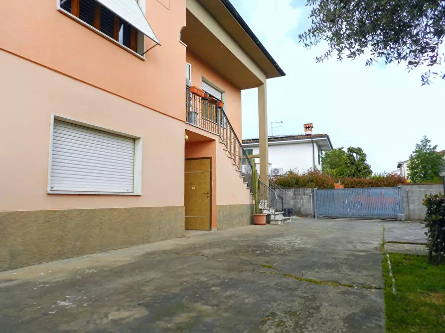 Immagine 43 di Villa in vendita  a Lucca