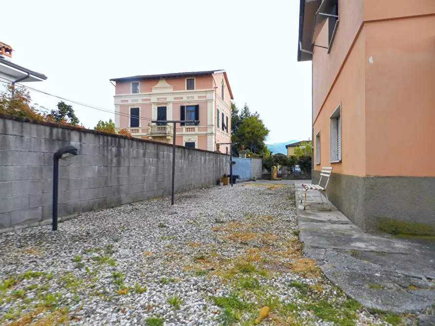 Immagine 45 di Villa in vendita  a Lucca