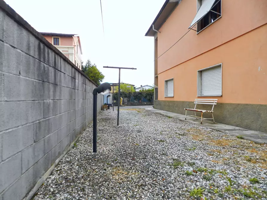 Immagine 46 di Villa in vendita  a Lucca