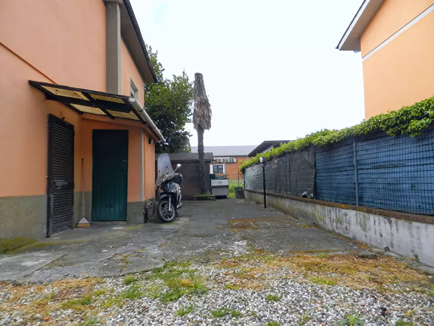 Immagine 47 di Villa in vendita  a Lucca