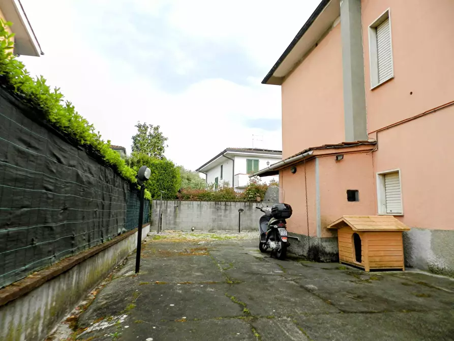 Immagine 49 di Villa in vendita  a Lucca