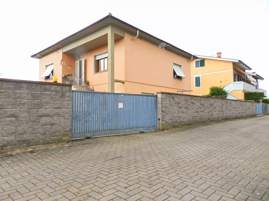 Immagine 51 di Villa in vendita  a Lucca
