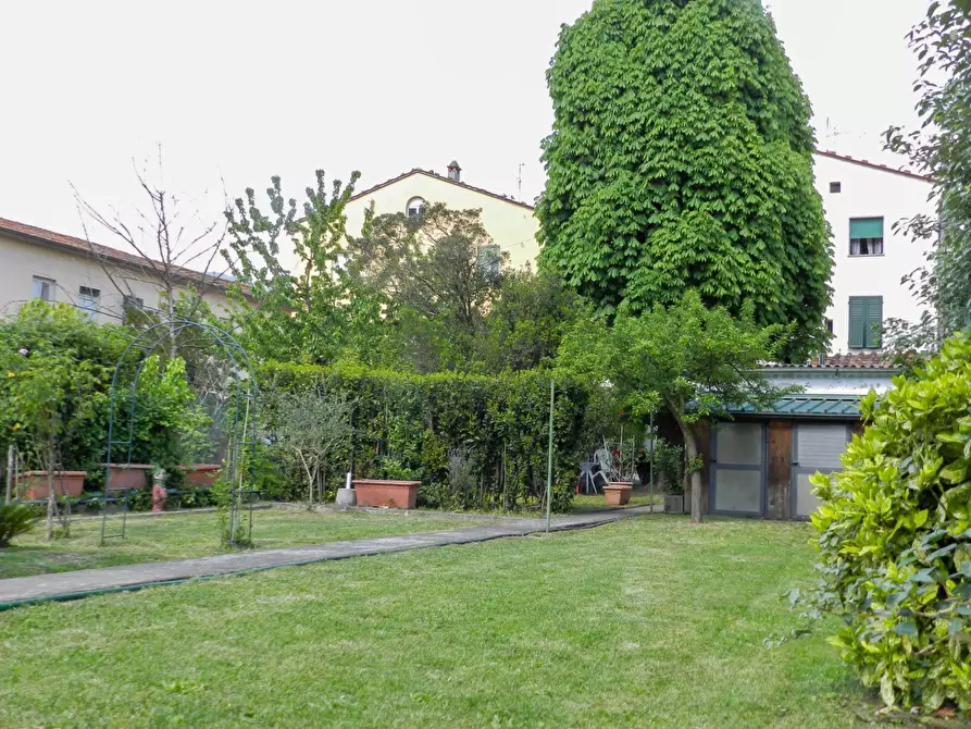 Immagine 30 di Casa semindipendente in vendita  a Lucca