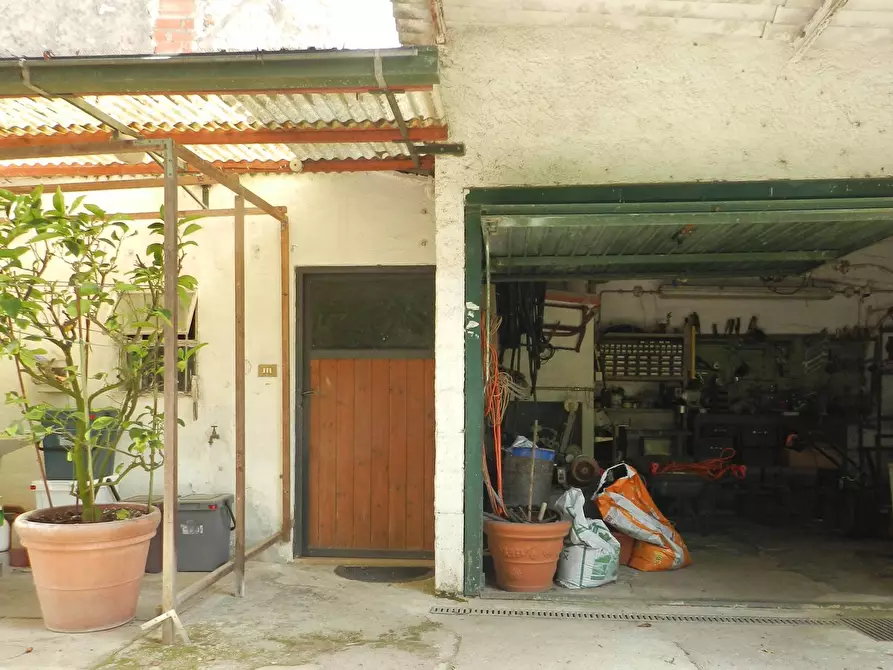 Immagine 38 di Casa semindipendente in vendita  a Lucca