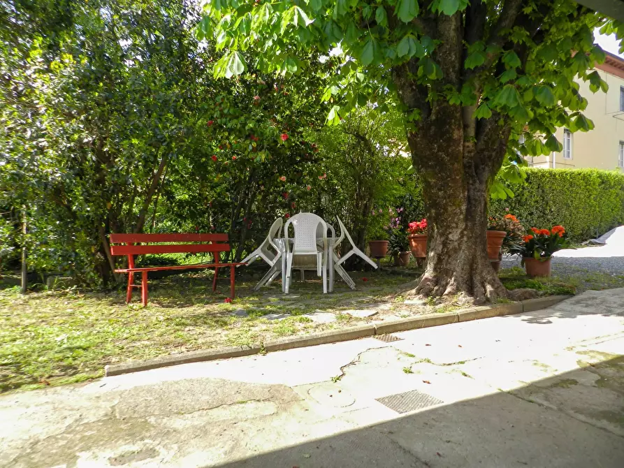 Immagine 39 di Casa semindipendente in vendita  a Lucca