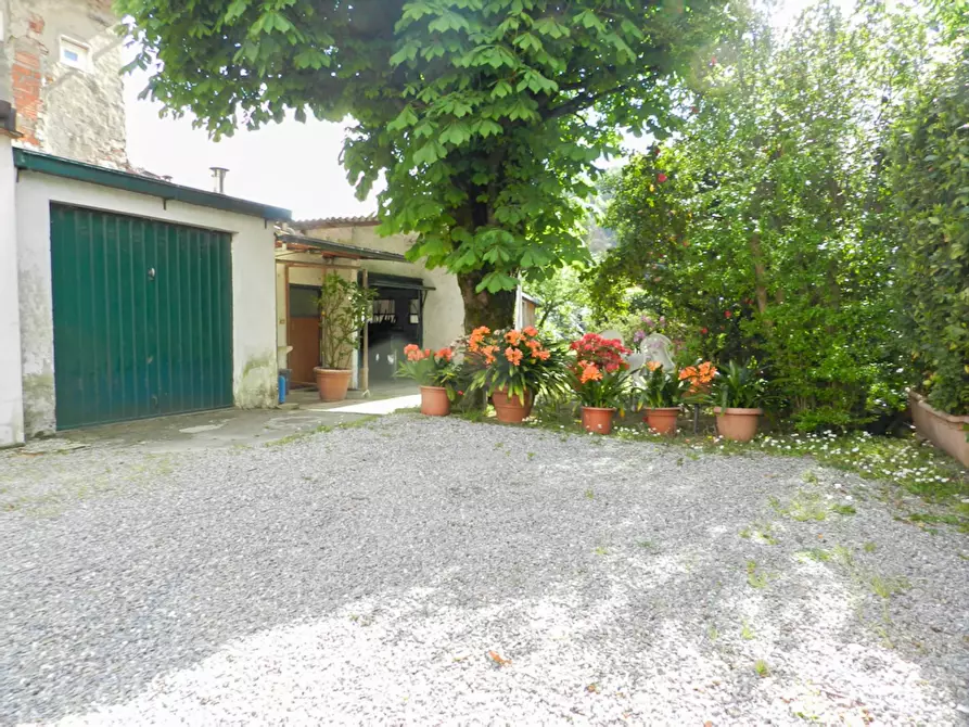 Immagine 41 di Casa semindipendente in vendita  a Lucca
