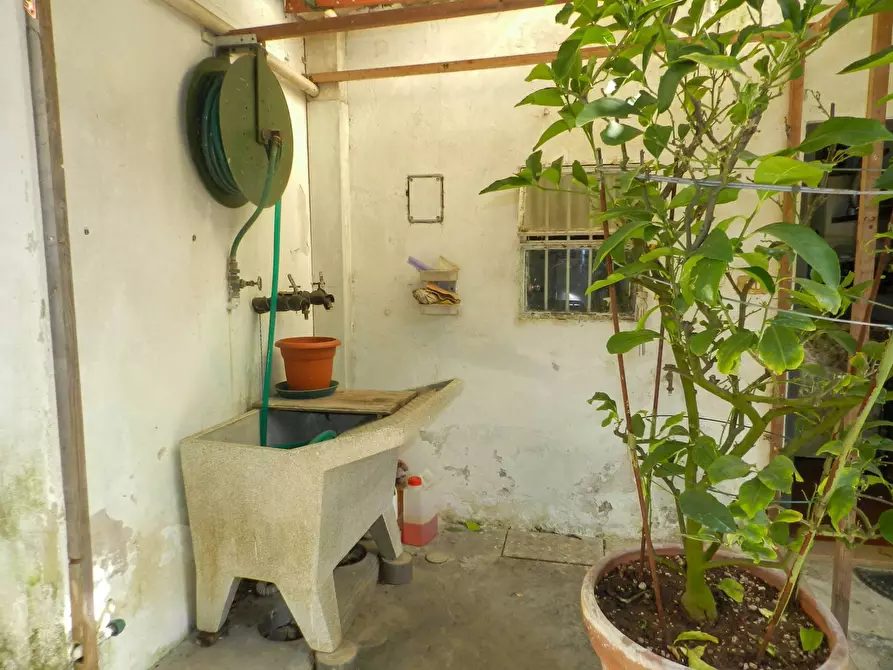 Immagine 55 di Casa semindipendente in vendita  a Lucca