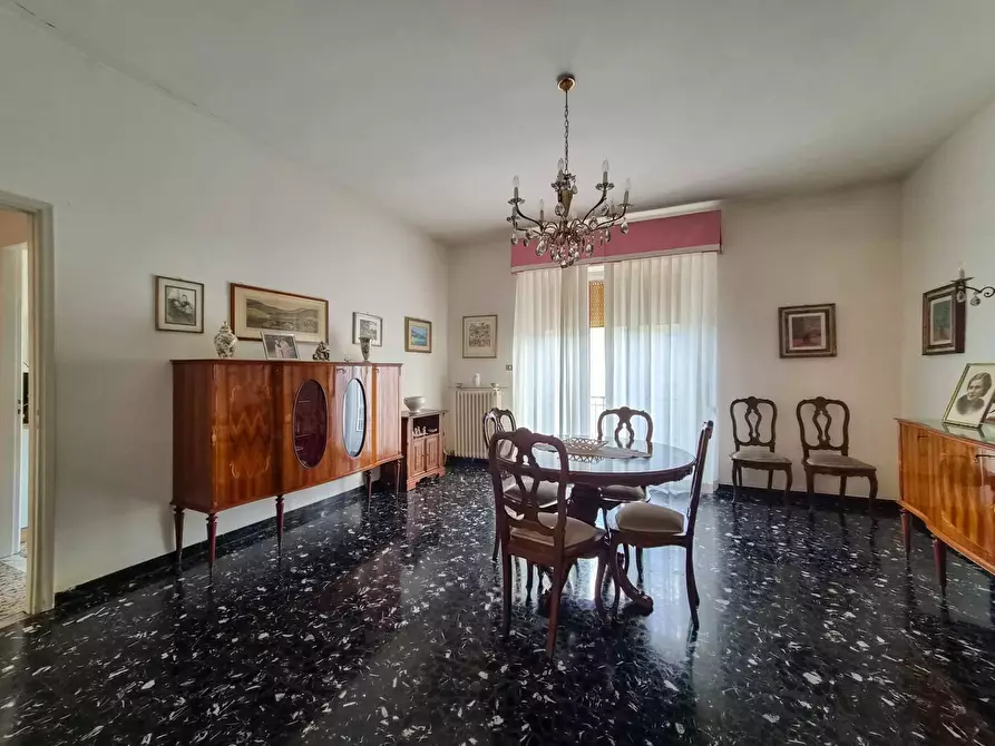 Immagine 1 di Appartamento in vendita  a Lucca