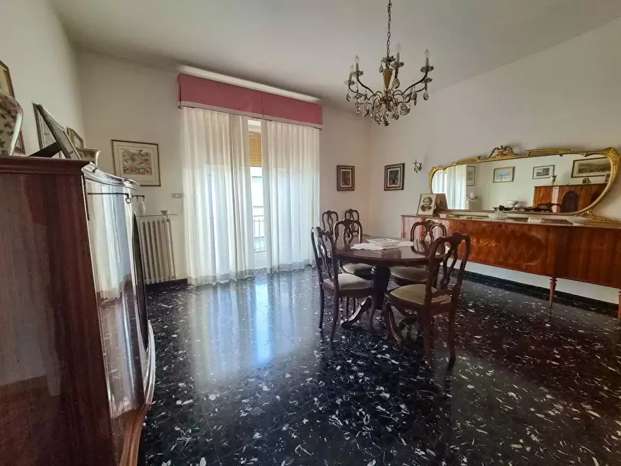 Immagine 2 di Appartamento in vendita  a Lucca